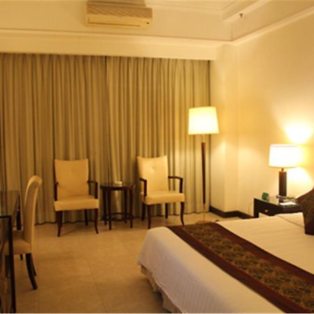 Clifford Golden Lake Hotel Foshan Dış mekan fotoğraf