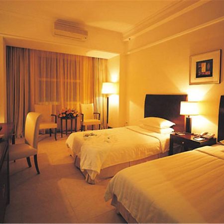 Clifford Golden Lake Hotel Foshan Oda fotoğraf