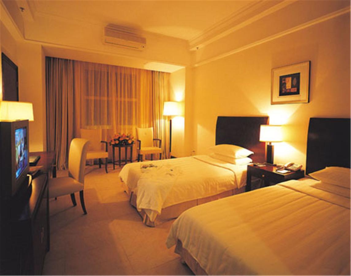 Clifford Golden Lake Hotel Foshan Oda fotoğraf