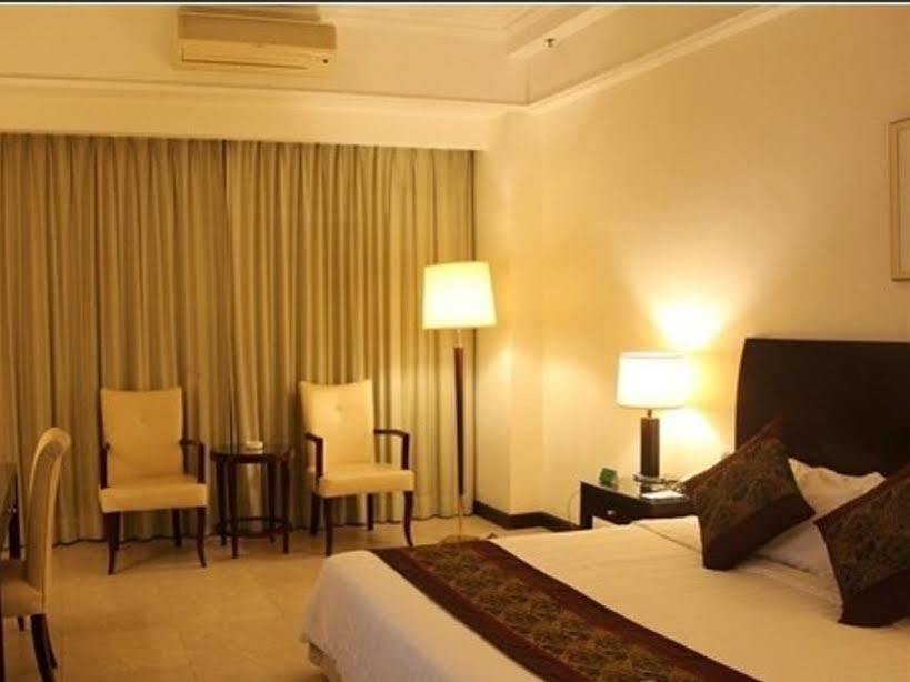Clifford Golden Lake Hotel Foshan Dış mekan fotoğraf